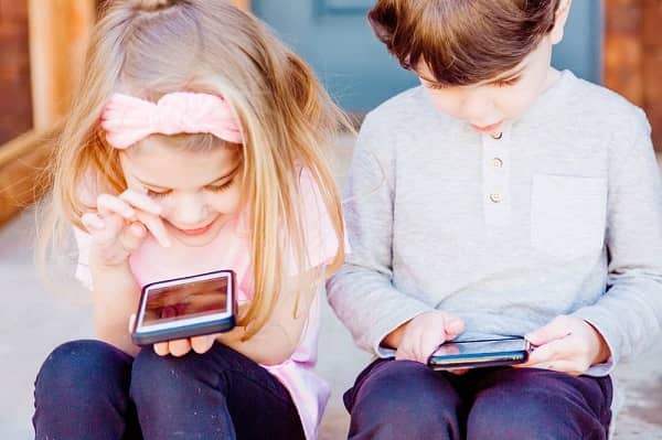5 Toys your kids should play with instead of a phone